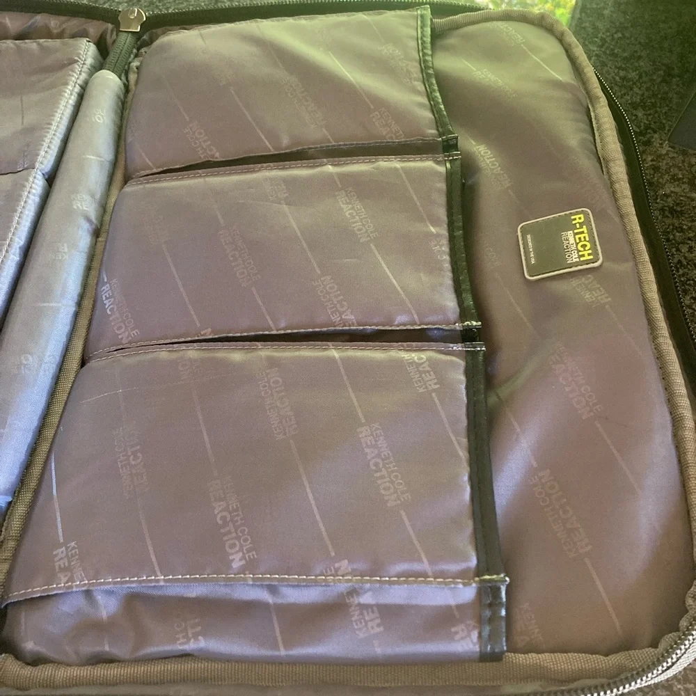 Kenneth Cole Reaction Black laptop case
